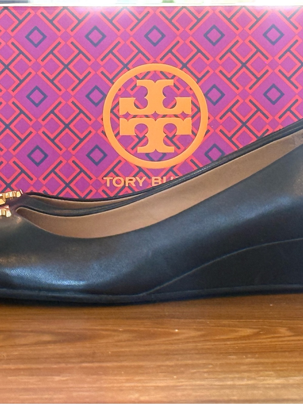 Tory Burch Black Wedge Ballet Flats Gold Logo Cap Toe Size 7.5 - Picture 2 of 9